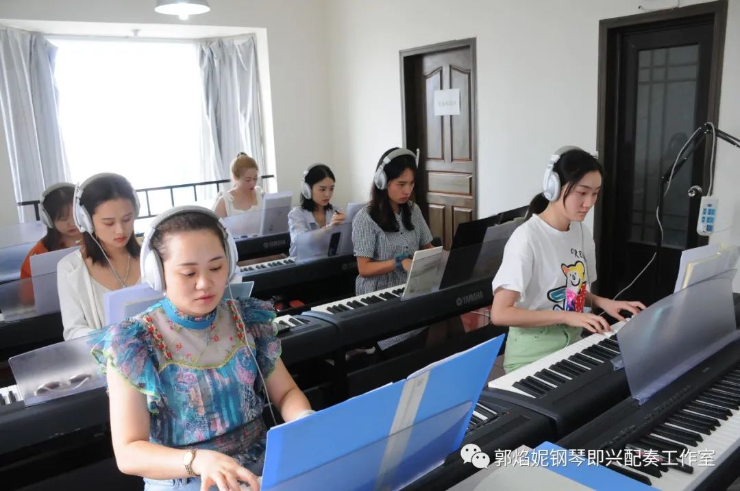 2020暑假钢琴即兴配奏与弹唱集训学习掠影（附：课堂即兴配奏弹唱视频）