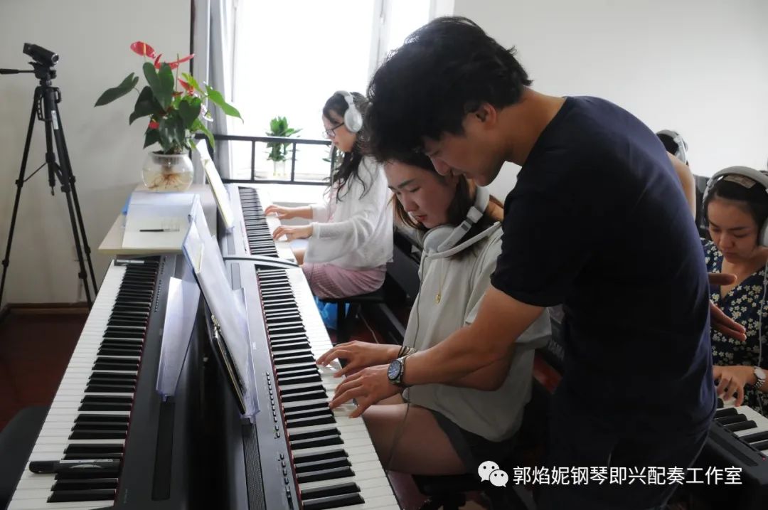 2020暑假钢琴即兴配奏与弹唱集训学习掠影（附：课堂即兴配奏弹唱视频）