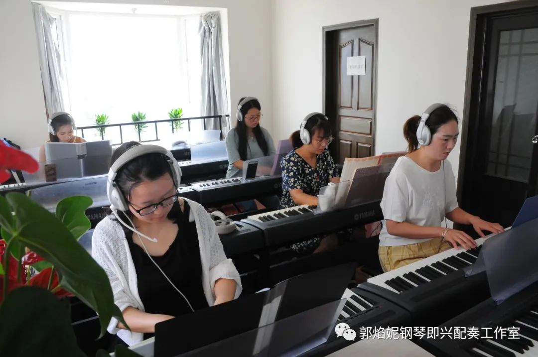2020暑假钢琴即兴配奏与弹唱集训学习掠影（附：课堂即兴配奏弹唱视频）