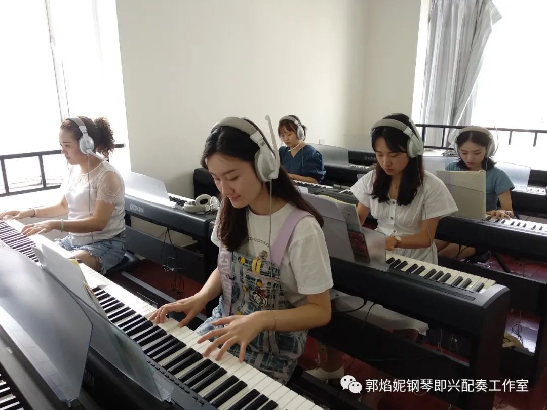 2020暑假钢琴即兴配奏与弹唱集训学习掠影（附：课堂即兴配奏弹唱视频）