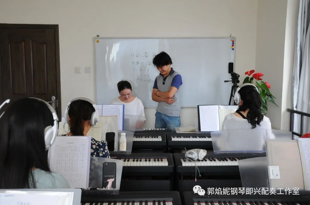 2020暑假钢琴即兴配奏与弹唱集训学习掠影（附：课堂即兴配奏弹唱视频）