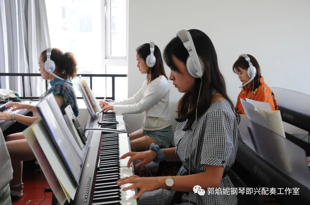 2020暑假钢琴即兴配奏与弹唱集训学习掠影（附：课堂即兴配奏弹唱视频）