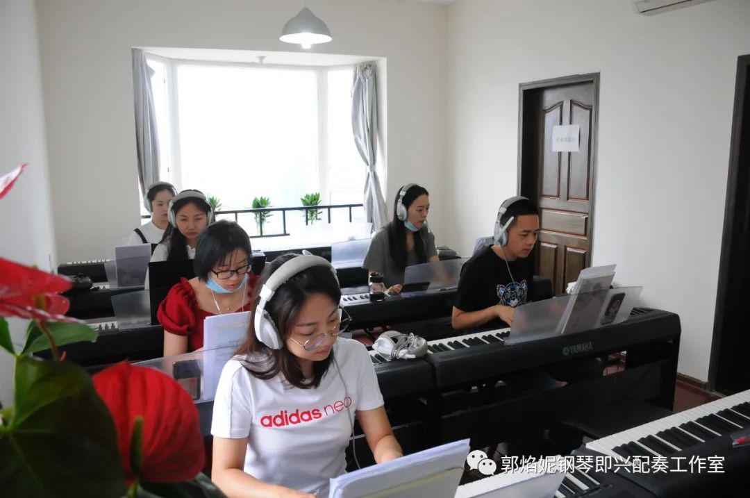 2020暑假钢琴即兴配奏与弹唱集训学习掠影（附：课堂即兴配奏弹唱视频）