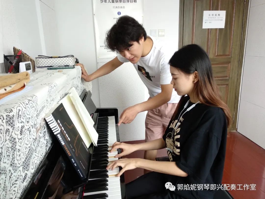 看简谱弹钢琴~郭焰妮钢琴即兴配奏工作室2021年暑假集训招生快讯