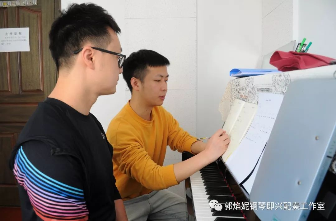 看简谱弹钢琴~郭焰妮钢琴即兴配奏工作室2021年暑假集训招生快讯