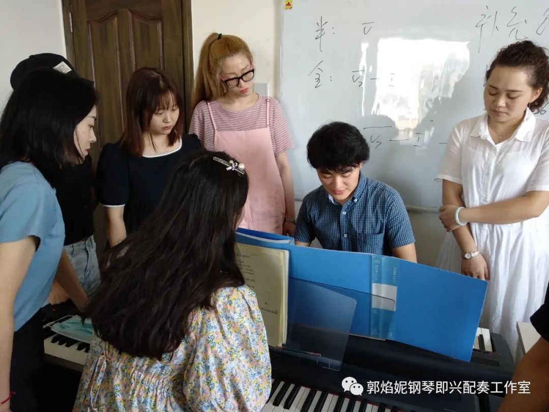 看简谱弹钢琴~郭焰妮钢琴即兴配奏工作室2021年暑假集训招生快讯