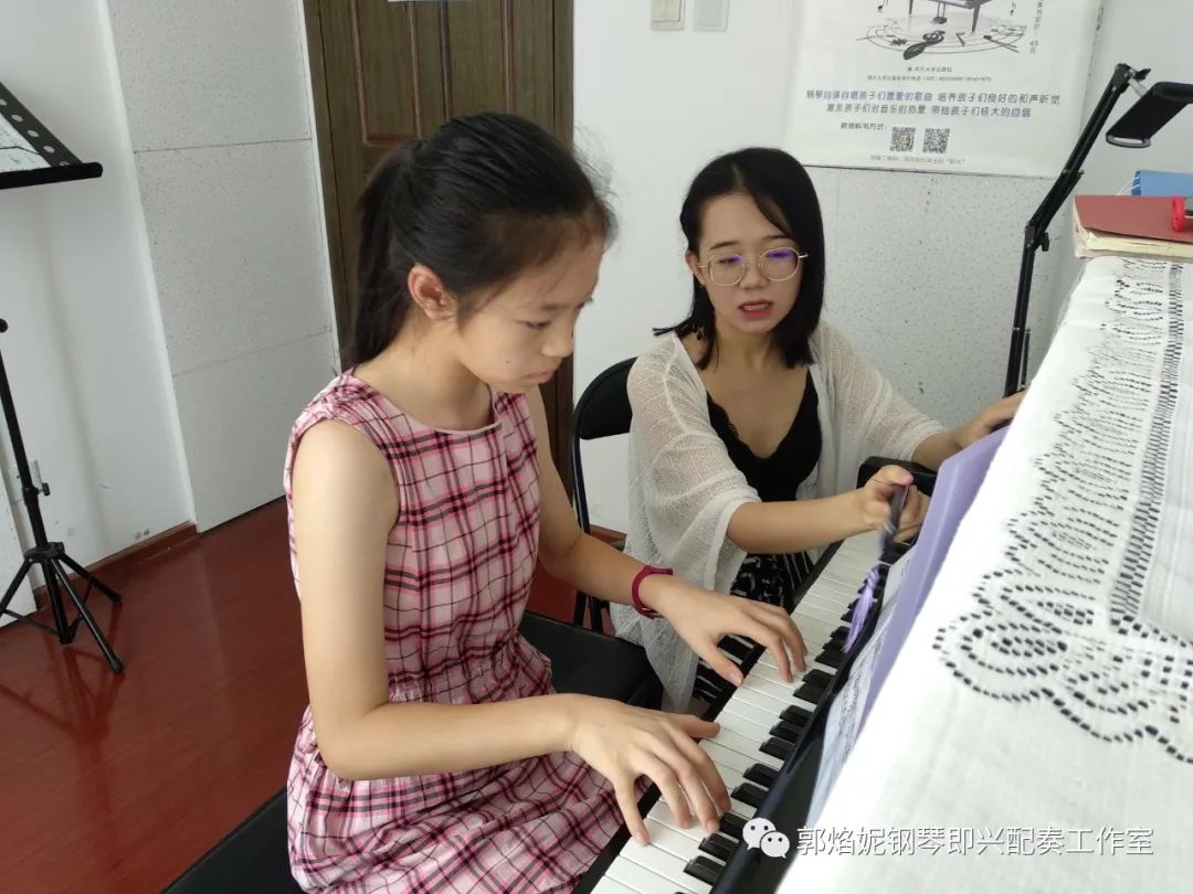 看简谱弹钢琴~郭焰妮钢琴即兴配奏工作室2021年暑假集训招生快讯