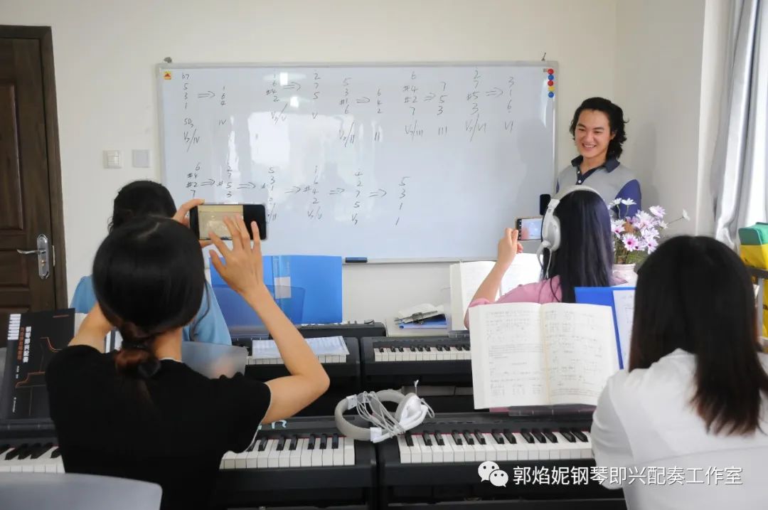 2021暑假钢琴即兴配奏与弹唱集训学习掠影（附：课堂即兴配奏弹唱视频）
